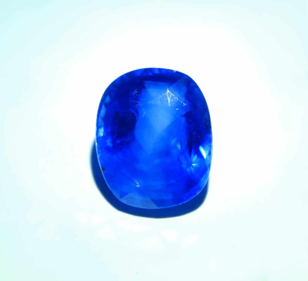 18ct Unheated Vivid Blue Sapphire Natural Singapore Island Jewellery