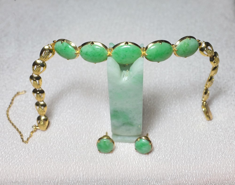 Vintage Chinese Jadeite Bangle with 14K Gold Clasp - Zentner Collection