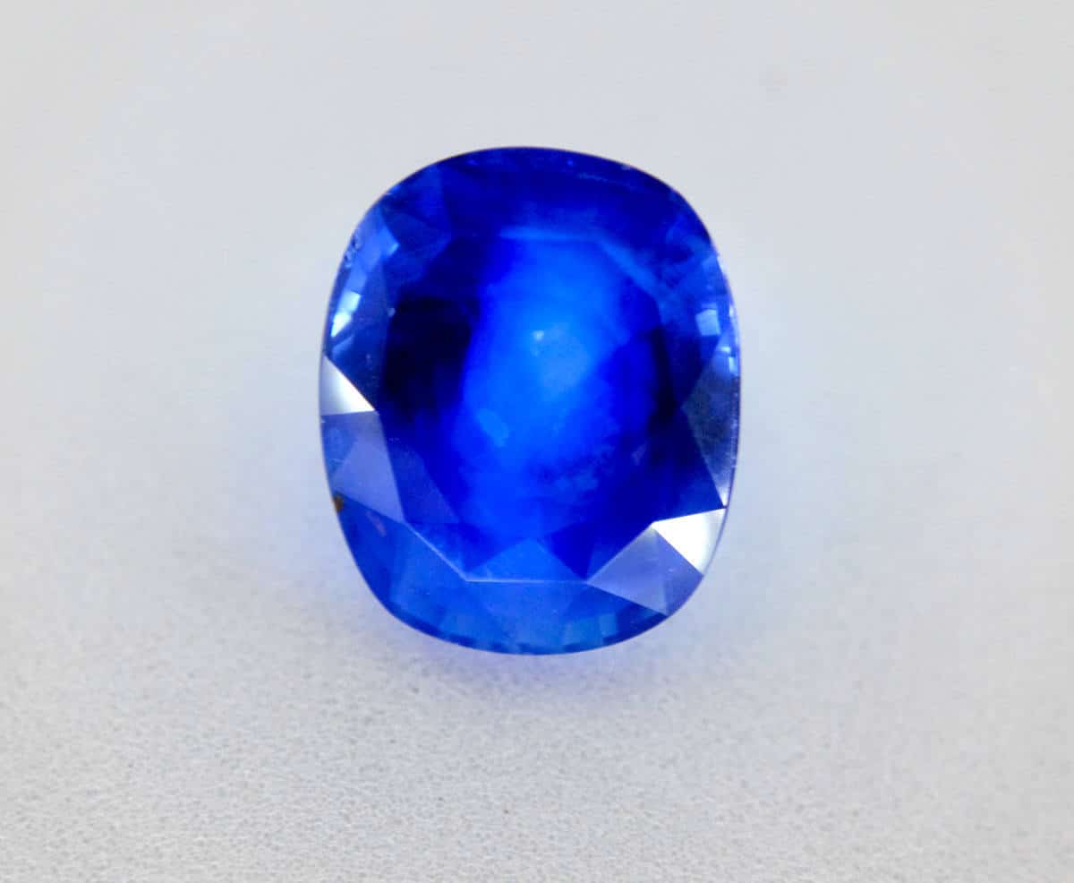 18ct Unheated Vivid Blue Ceylon Sapphire Singapore Island Jewellery Store