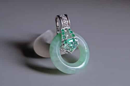 jade donut pendant, mint jade, jade donut pendant price, art deco jade pendant, green jade donut pendant, custom jade pendant, jade pendant singapore, jade jewellery singapore, bespoke jewellery singapore. SIJS