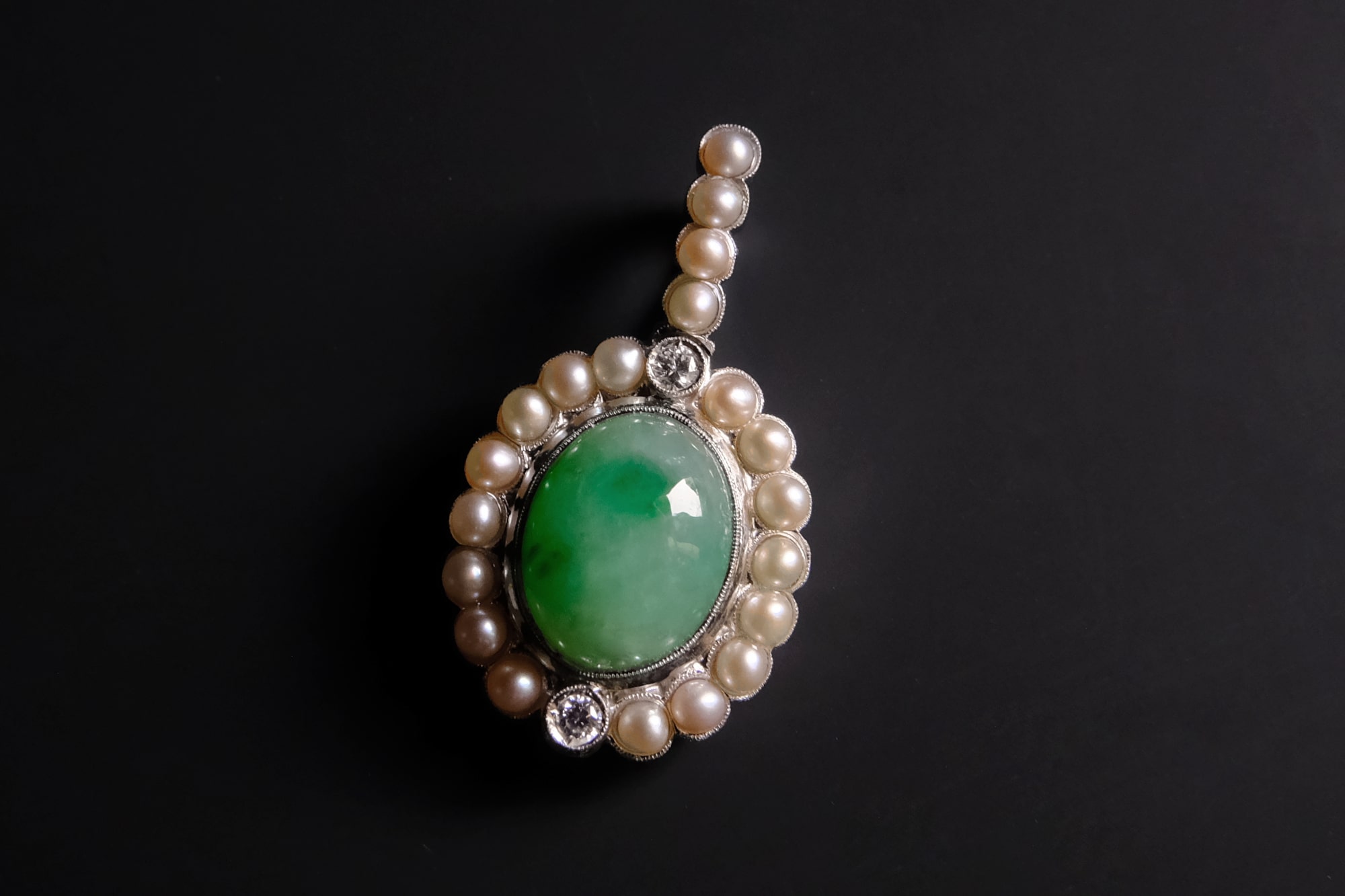 Jade and Pearl Pendant, jade and pearl pendant, jade pendant pearl necklace, custom gold pendant singapore, jade pendant singapore, art deco jade pendant, jade jewelry singapore, bespoke jewelry singapore, fine jewelry jade necklace, SIJS